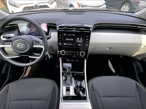 Used 2024 Hyundai Tucson SE image 13