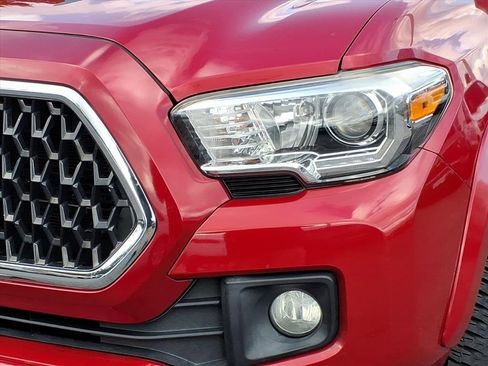 Used 2018 Toyota Tacoma TRD Sport image 8