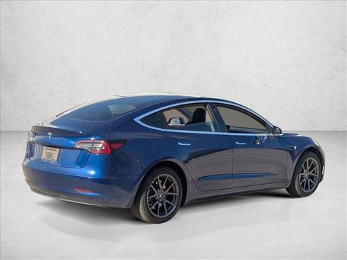 Used 2019 Tesla Model 3 Standard Range Plus image 5