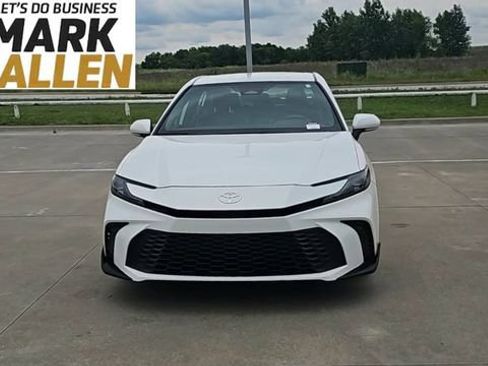 Used 2025 Toyota Camry SE FWD image 3