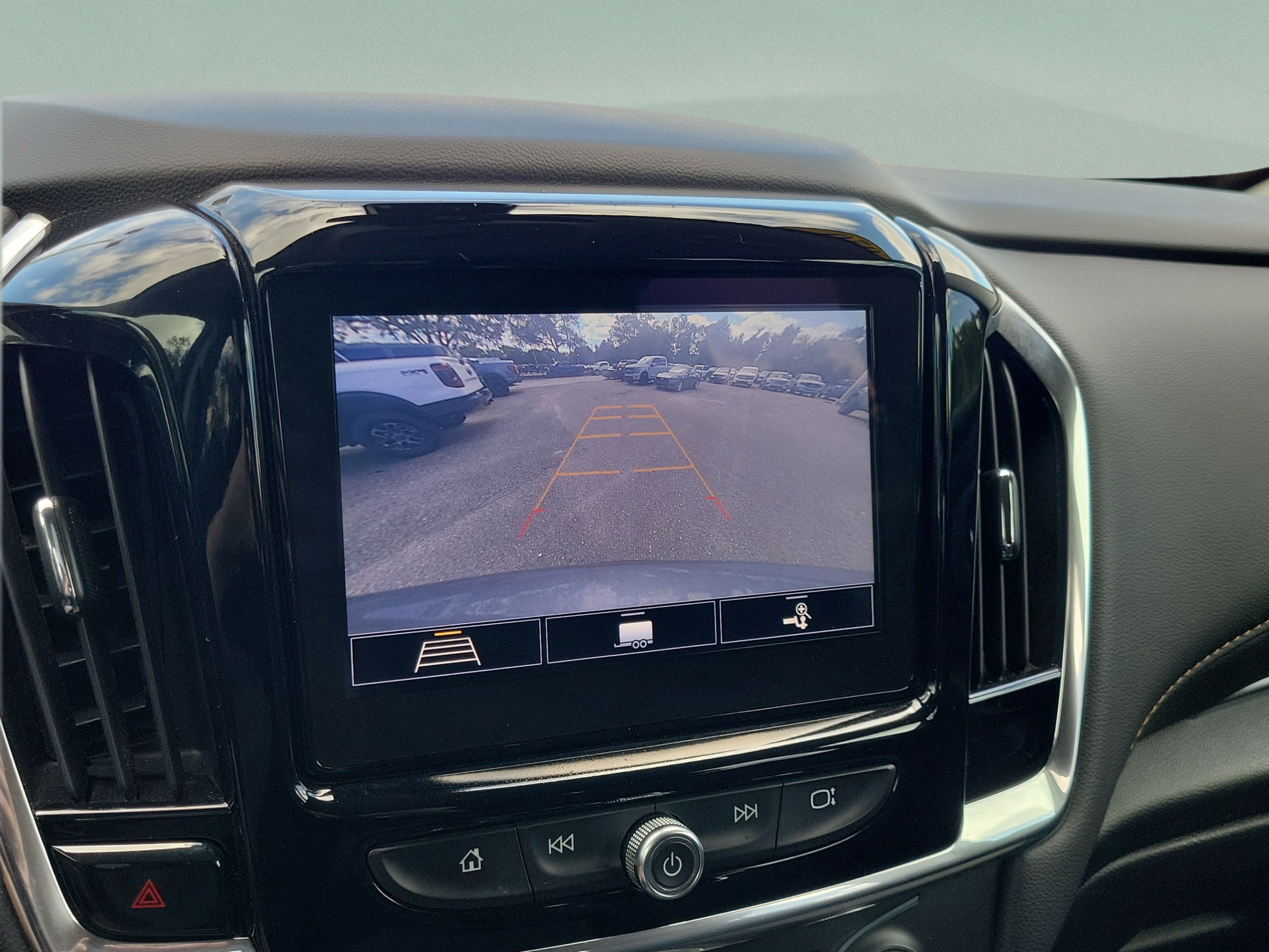 Used 2020 Chevrolet Traverse LT FWD image 31