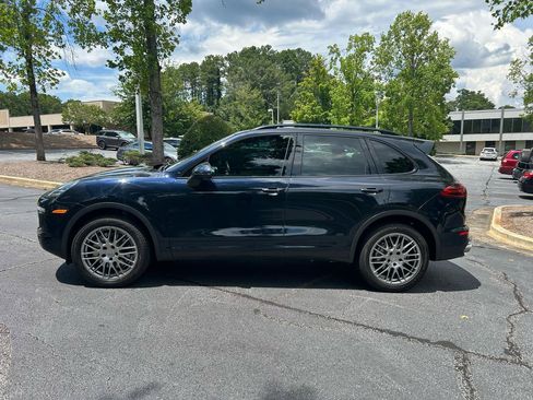 Used 2017 Porsche Cayenne S w/ Premium Plus Package AWD/4WD image 2