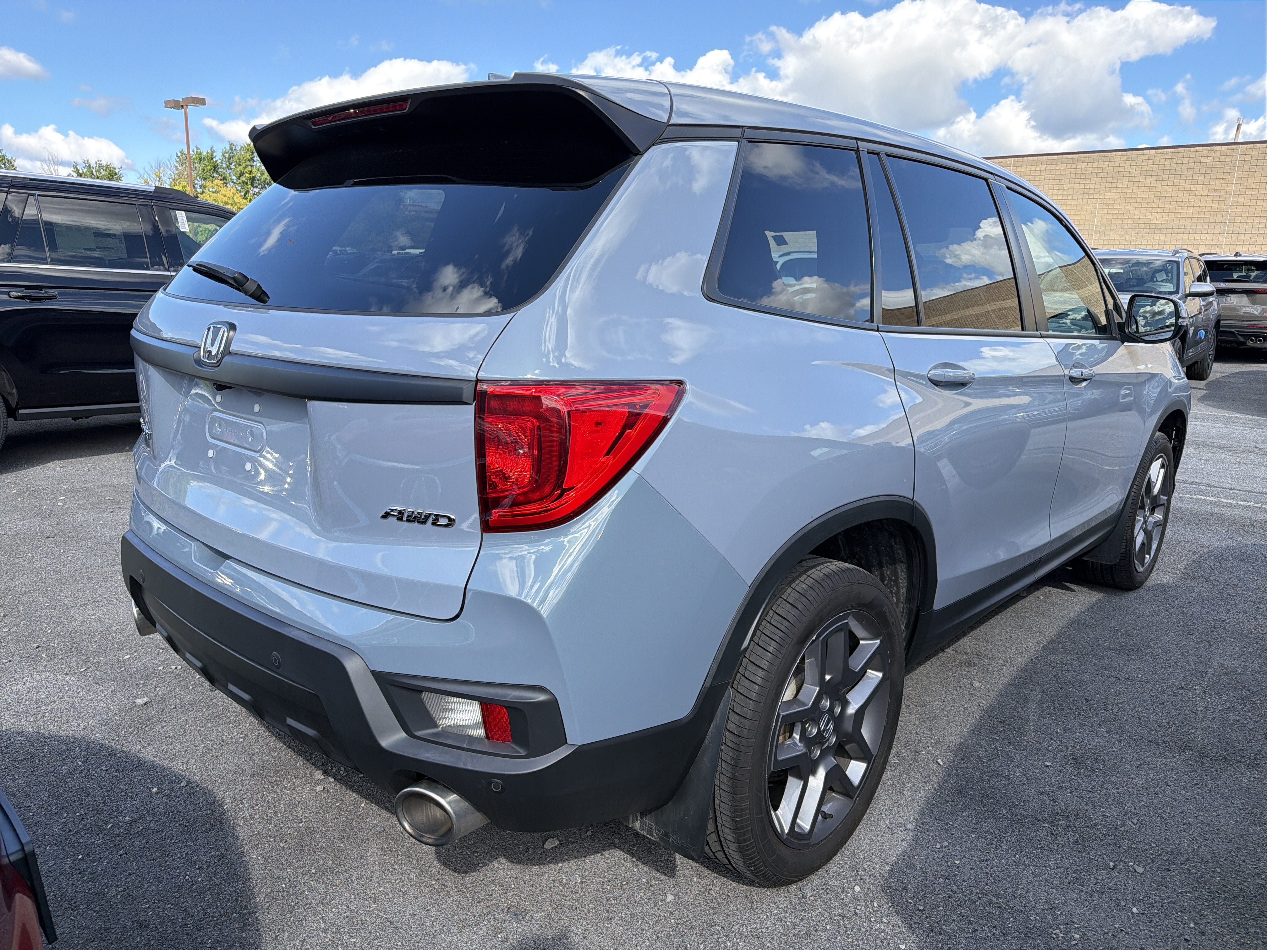 Used 2023 Honda Passport EX-L image 6