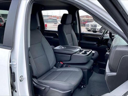 Used 2025 Chevrolet Silverado 2500 LT w/ Convenience Package image 9