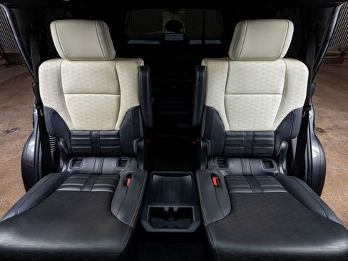 Used 2023 Toyota Sequoia Capstone AWD/4WD image 36