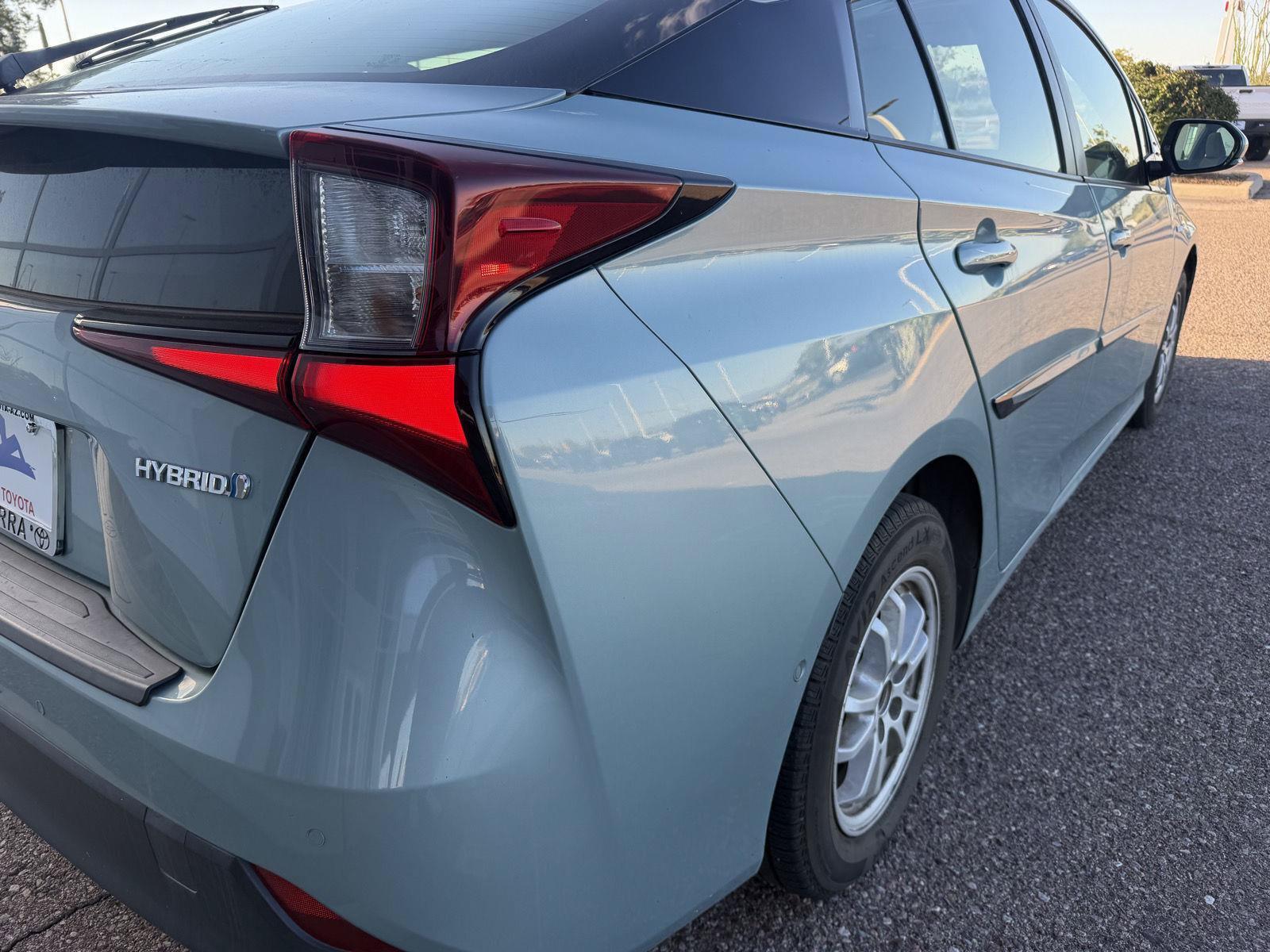Used 2020 Toyota Prius LE AWD/4WD image 12
