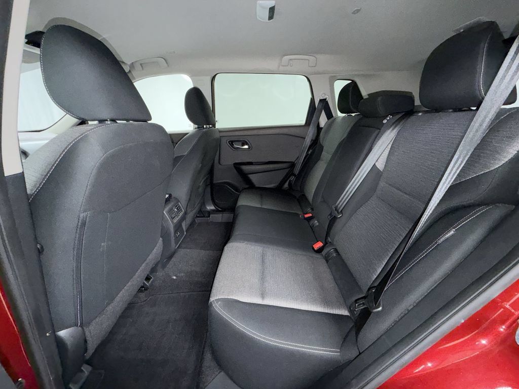Used 2023 Nissan Rogue SV AWD/4WD image 5