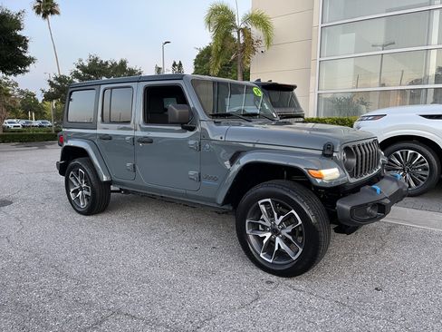 Used 2024 Jeep Wrangler Unlimited w/ Convenience Group AWD/4WD image 10