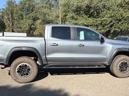 Used 2025 Chevrolet Colorado ZR2 w/ Technology Package AWD/4WD image 4