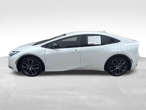 Used 2023 Toyota Prius XLE FWD image 2