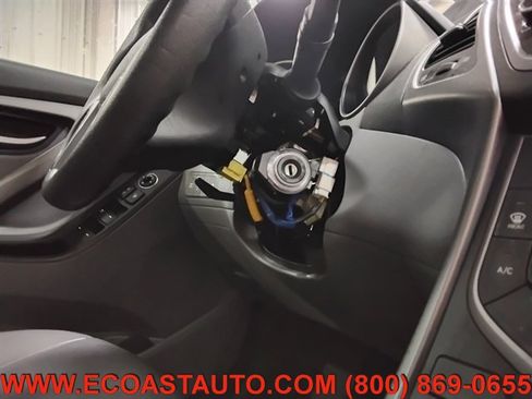 Used 2015 Hyundai Elantra SE w/ Option Group 02 FWD image 17