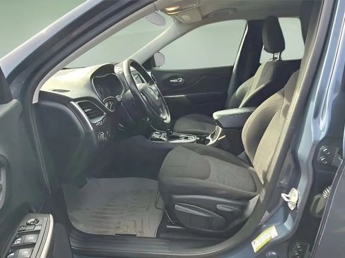 Used 2019 Jeep Cherokee Latitude w/ Cold Weather Group image 44