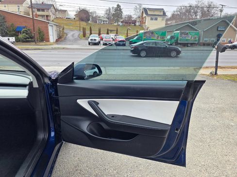 Used 2021 Tesla Model 3 Long Range image 16