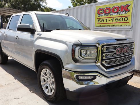 Used 2018 GMC Sierra 1500 SLE w/ SLE Value Package AWD/4WD image 4
