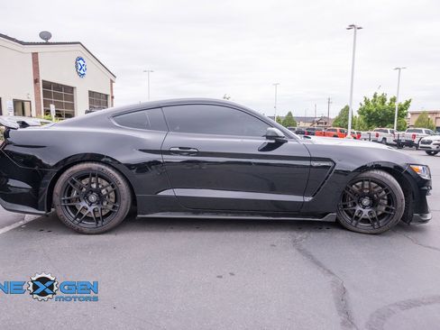 Used 2016 Ford Mustang Shelby GT350 w/ Track Package RWD image 8
