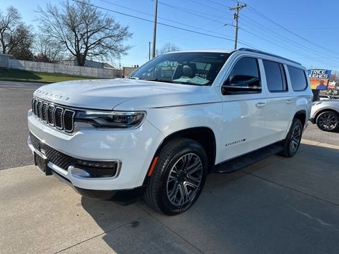 Used 2023 Jeep Wagoneer L Series II image 5