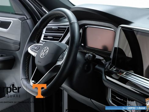 Used 2025 Volkswagen Atlas Cross Sport SE w/ Panoramic Sunroof Package image 35