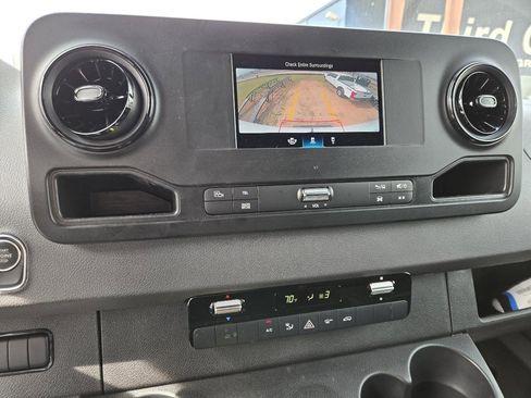 Used 2024 Mercedes-Benz Sprinter 2500 image 10