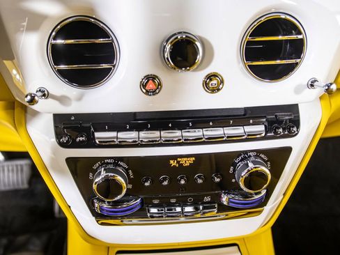 Used 2018 Rolls-Royce Phantom image 60