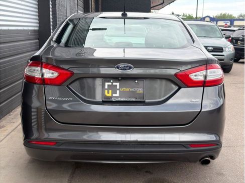 Used 2015 Ford Fusion SE FWD image 8