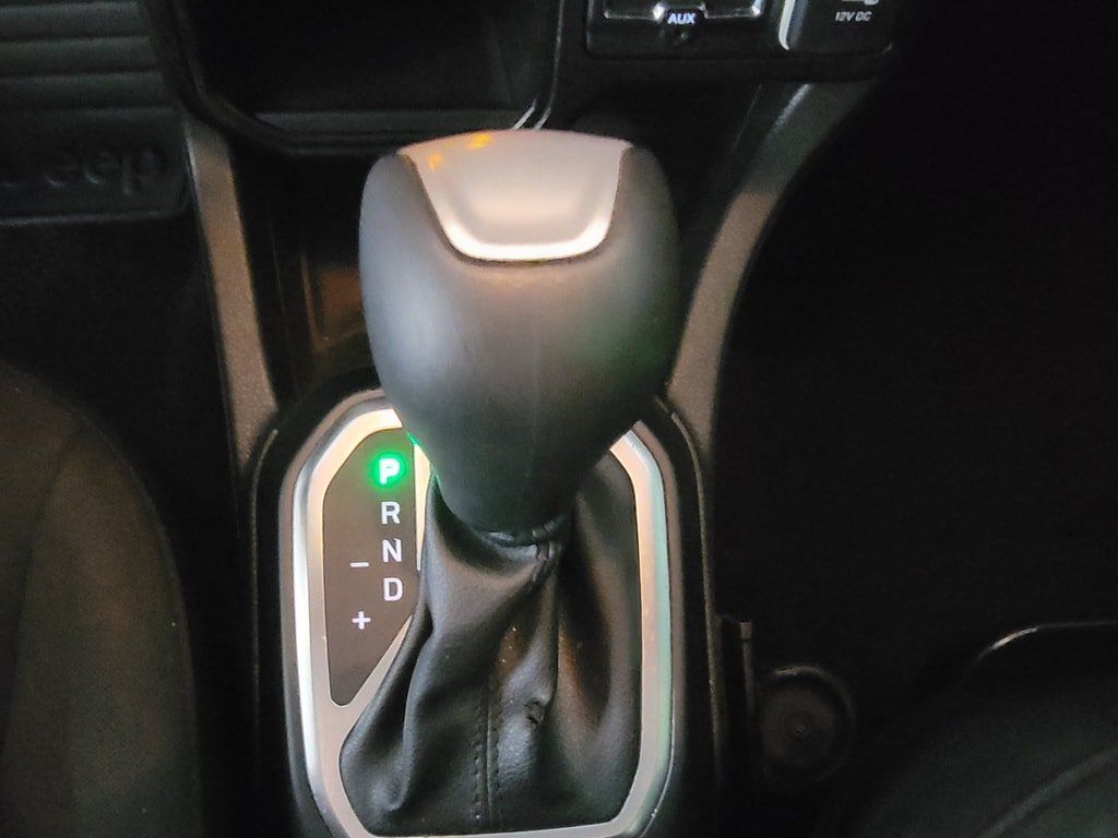Used 2018 Jeep Renegade Latitude FWD image 17