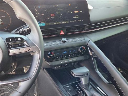 Used 2025 Hyundai Elantra SEL image 15