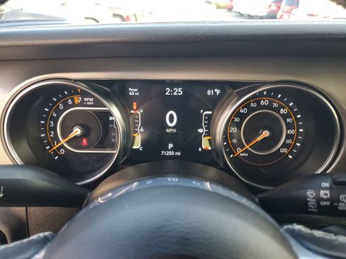 Used 2021 Jeep Wrangler Unlimited Sahara image 25