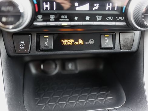 Used 2020 Toyota RAV4 XLE image 31