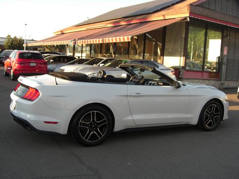 Used 2018 Ford Mustang Premium image 17