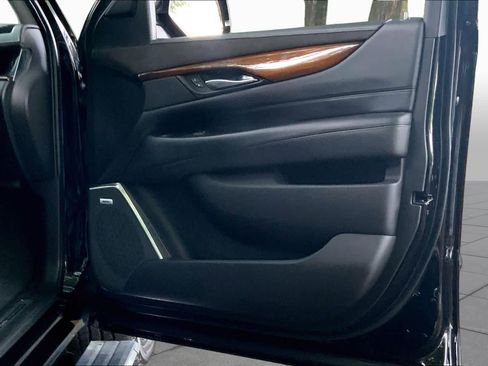 Used 2019 Cadillac Escalade ESV Premium Luxury w/ Escalade Sport Edition AWD/4WD image 23