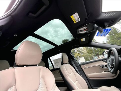 New 2026 Volvo XC90 T8 Ultra w/ Protection Package Premier image 30