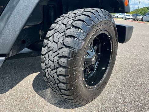 Used 2018 Jeep Wrangler Unlimited Sport S AWD/4WD image 6