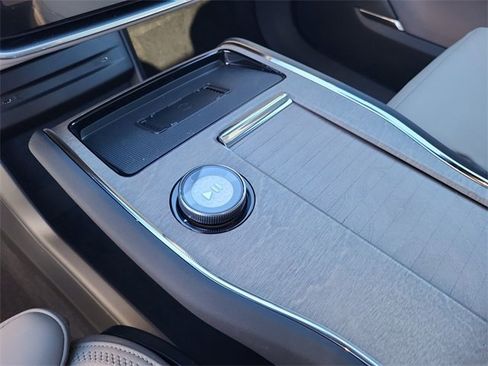 New 2025 Volvo EX90 Plus image 24