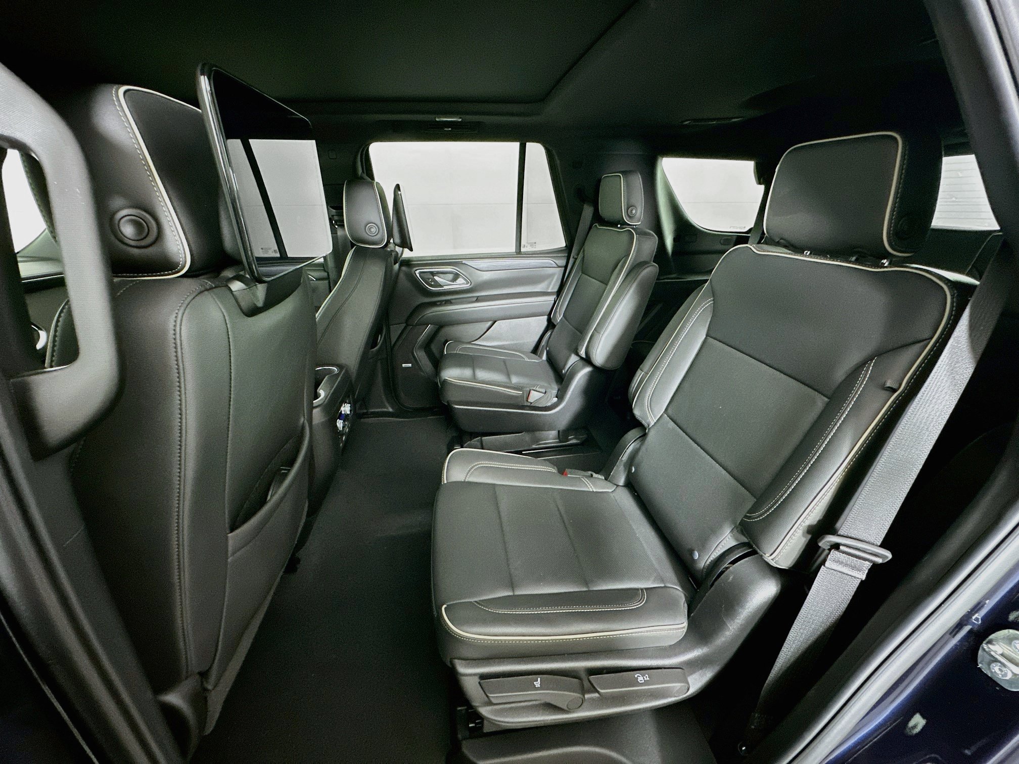 Used 2024 GMC Yukon SLT w/ SLT Premium Package AWD/4WD image 28