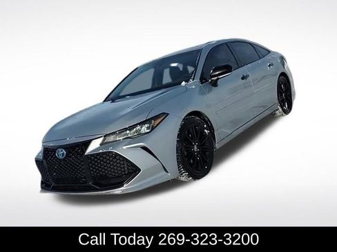 Used 2022 Toyota Avalon XSE image 2