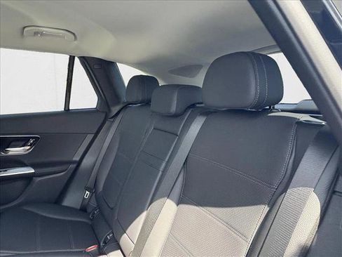 New 2025 Mercedes-Benz GLC 350e GLC 350e image 18
