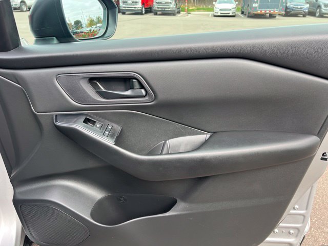 Used 2024 Nissan Rogue S AWD/4WD image 10