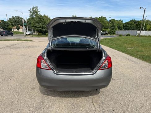Used 2014 Nissan Versa SV FWD image 8