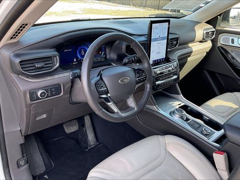 Used 2022 Ford Explorer Platinum w/ Equipment Group 601A image 15