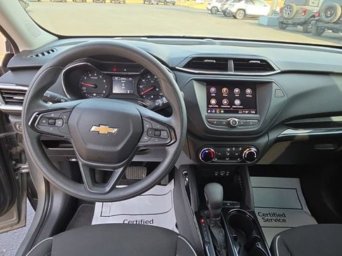 Used 2023 Chevrolet TrailBlazer LT FWD image 11