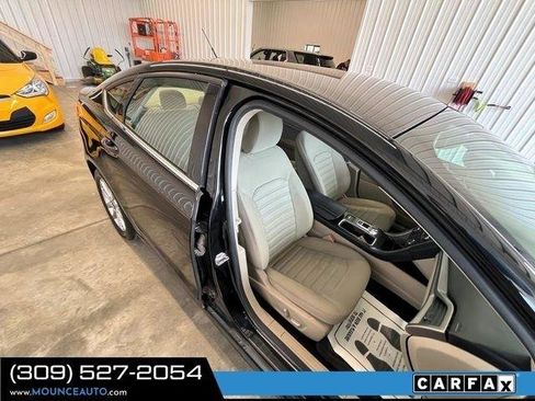 Used 2017 Ford Fusion SE FWD image 6
