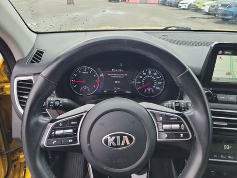 Used 2021 Kia Seltos SX w/ SX Sunroof Package image 19