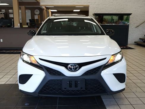 Used 2019 Toyota Camry SE FWD image 19