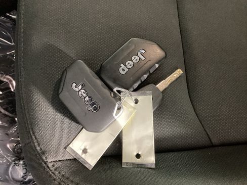 Used 2019 Jeep Wrangler Sport AWD/4WD image 26
