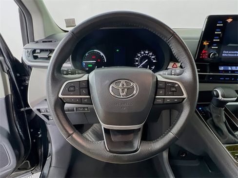 Used 2024 Toyota Sienna XLE image 12