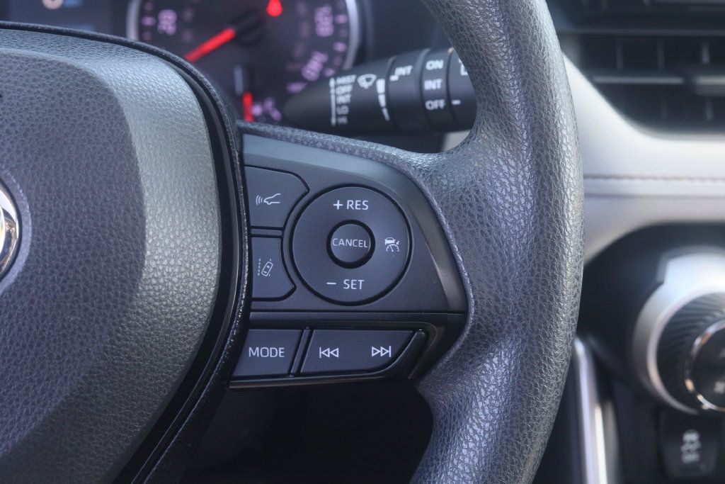 Certified 2019 Toyota RAV4 XLE AWD/4WD image 11