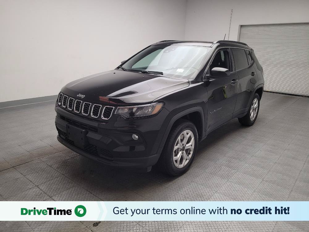 Used 2025 Jeep Compass Latitude w/ Sun & Sound Group AWD/4WD image 1