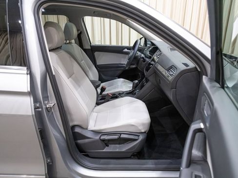 Used 2020 Volkswagen Tiguan SEL AWD/4WD image 14