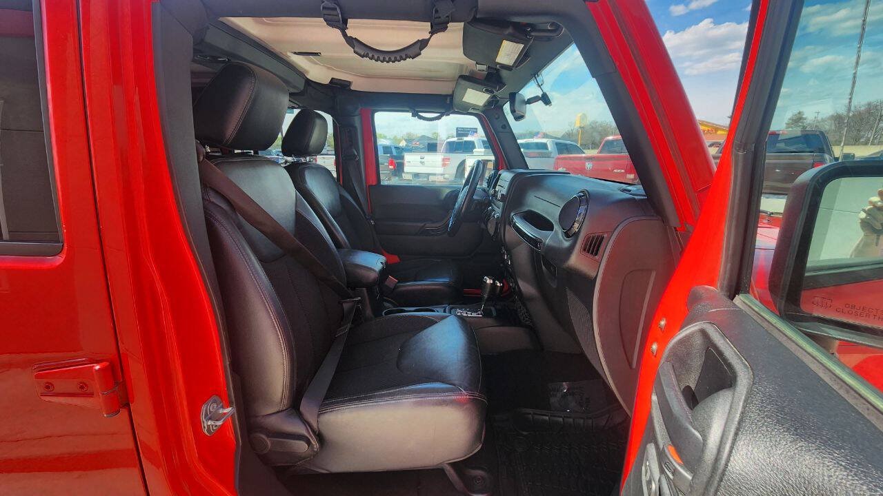 Used 2017 Jeep Wrangler Unlimited Sahara AWD/4WD image 15