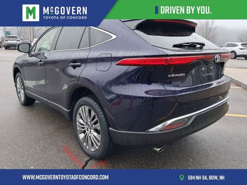 Used 2022 Toyota Venza XLE image 3